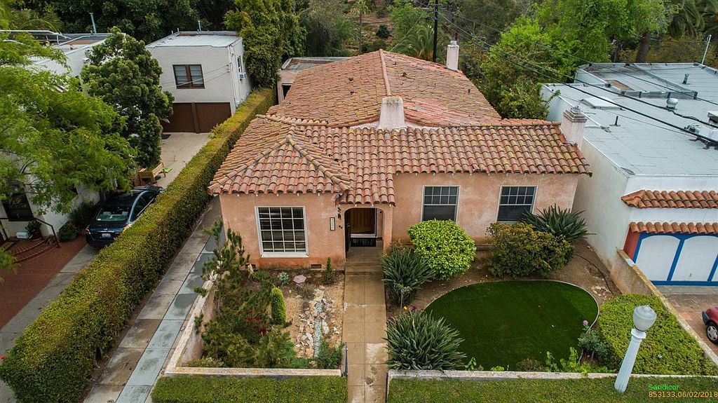 b01ad7b7eaa28c7f38bf96b9c6c5ed48-full