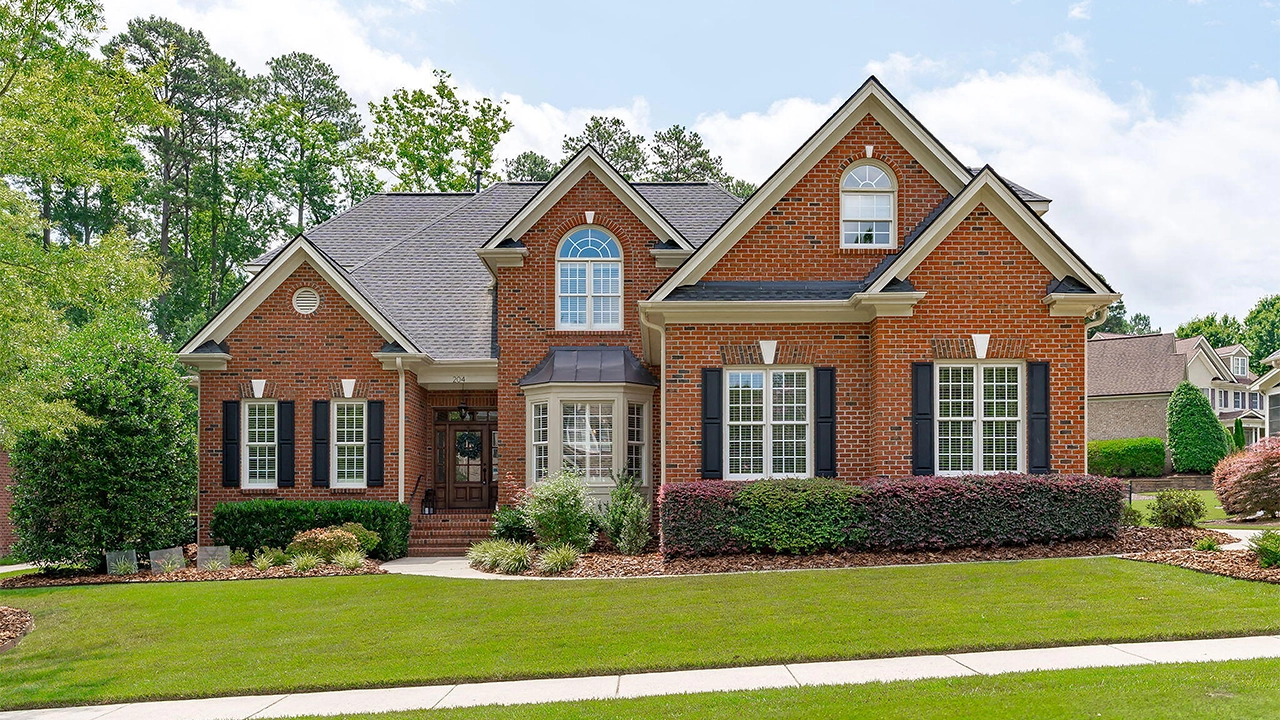 How to Sell a House: Pricing, Marketing, Offers, and Closing Tips
